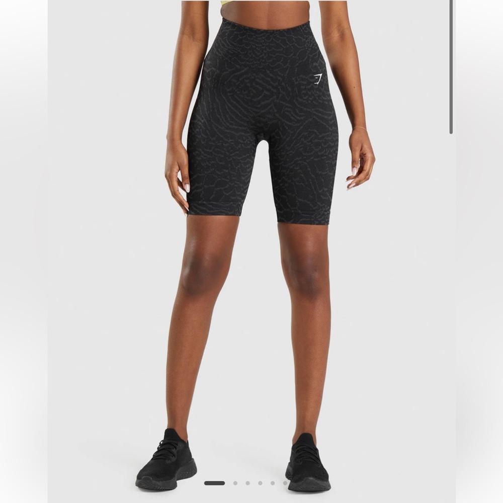ONLY WORN ONCE / Gymshark Adapt Animal Seamless Cycling Shorts Hybrid Black